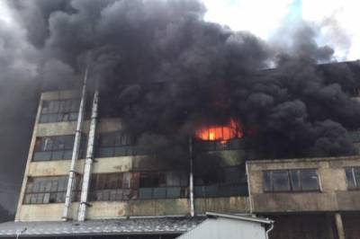 В Черновцах произошло возгорание в производственном здании по изготовлению обуви