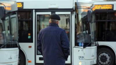 Власти Петербурга продлят договоры с автобусными перевозчиками на 2 года