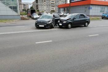После аварии на Северном шоссе в Череповце пассажирку «Рено» отправили в больницу