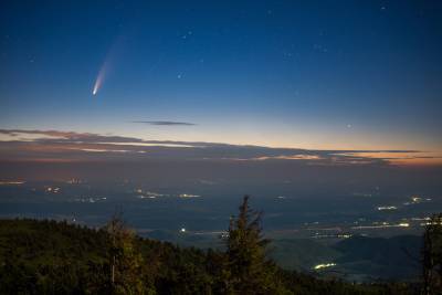 Над Землёй пролетает редкая комета Neowise: когда и как наблюдать её в Германии? (+видео)
