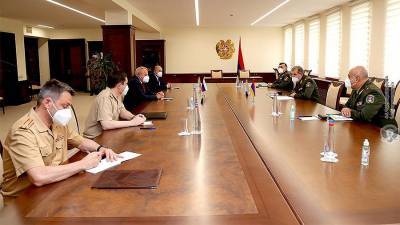 Генштаб ВС Армении обсудил оборонное сотрудничество с российским послом