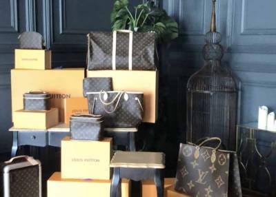 Louis Vuitton прокомментировал скандал вокруг розыгрыша сумок