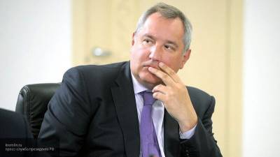 Рогозин: Россия не хочет принимать участие в американской лунной программе