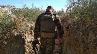 Боевики убили военного медика, еще двое бойцов ранены