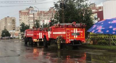Машины пожарных окружили ТЦ в Ярославле: что произошло