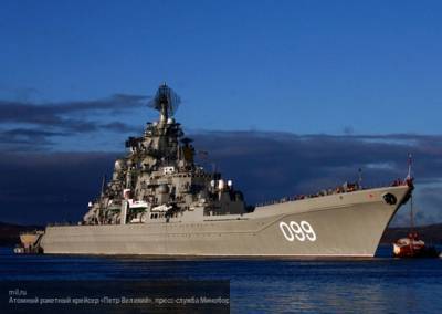 Крейсеры "Пётр Великий" и "Маршал Устинов" провели военно-морские учения в Баренцевом море