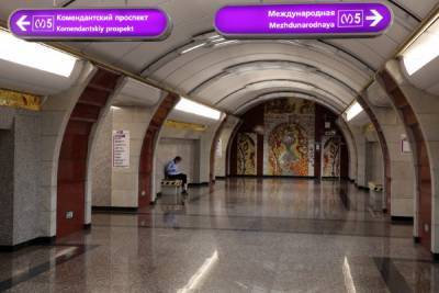 Жители Петербурга назвали самых раздражающих пассажиров метро