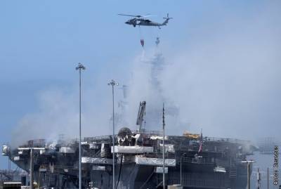 Десантный корабль ВМС США дал осадку в ходе тушения пожара на его борту