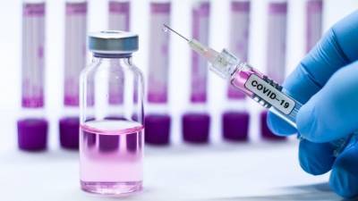 Массовая вакцинация от коронавируса в России может стартовать уже осенью