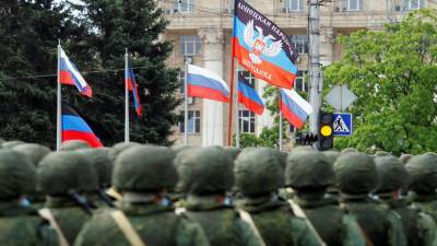 «Нарушение Минских соглашений»: почему в Киеве заявили об отказе вносить особый статус Донбасса в Конституцию