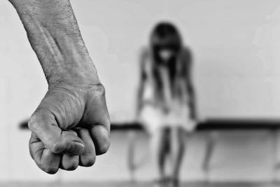 В Башкирии отец на протяжении трех лет насиловал свою дочь-школьницу