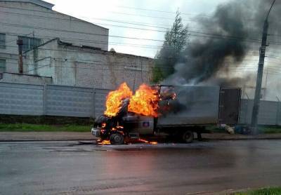 В Смоленской области в грузовике едва не сгорел человек