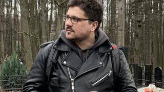 Шеф-редактор "МБХ медиа" Сергей Простаков покидает должность после обвинений в домогательствах