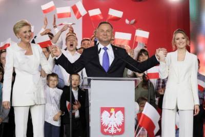 Дуда победил на выборах президента Польши с незначительным отрывом