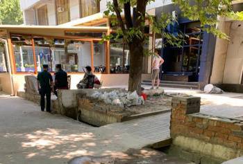 Ресторатор Лазиз Гулямов заявил о сносе летних террас кафе на улице Шахрисабз в Ташкенте