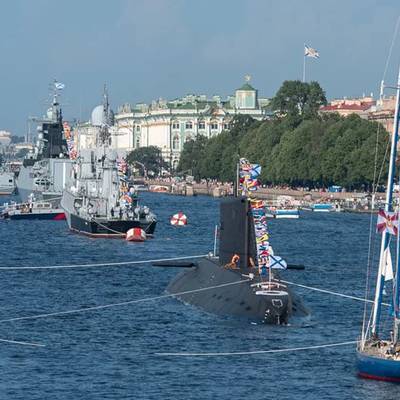 На Неве прошла тренировка участников Главного военно-морского парада