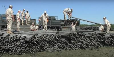 Российские военные прокладывают трубопровод в Симферополь – видео