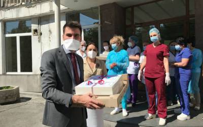 Посол Франции в Армении сделал сюрприз ереванскому медцентру