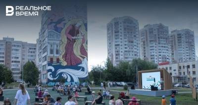 В Советском районе Казани появился новый сквер со сценой и экраном для кинопоказов