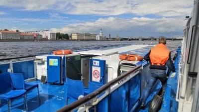 Транспортная полиция Петербурга признала нарушителями 8 из 11 прогулочных теплоходов