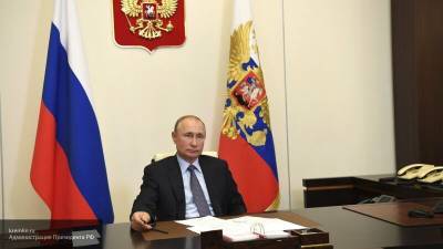Путин подписал указ о повышении окладов для госслужащих