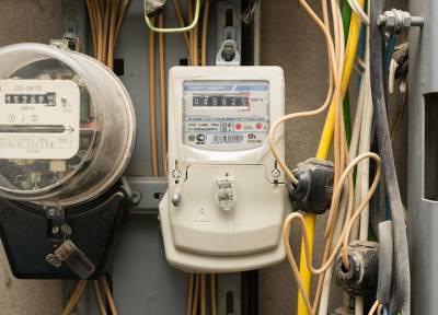 Платить за электросчетчик жильцам больше не придется: вышел новый закон