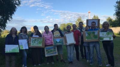 Защитники Муринского парка посвятили зеленой зоне картины