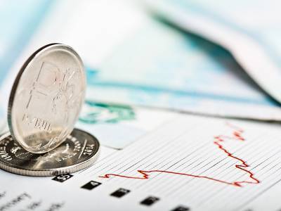 Рост инфляции и 80 рублей за доллар: экономист предупредил об осеннем скачке цен