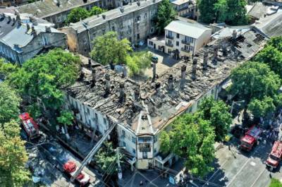Прыгнул и оставил записку: всплыли новые детали и фото пожара в центре Одессы