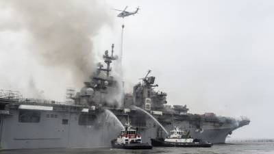 Число пострадавших на горящем военном корабле в США достигло 59 человек