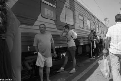 В Астрахани на железнодорожных остановках установили погодные модули