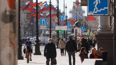 Более 300 предприятий сферы услуг ушли с центральных улиц Петербурга
