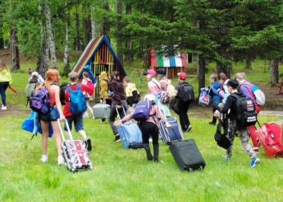 Первая смена в условиях ограничений: загородные лагеря Екатеринбурга приняли свыше 2 тысяч детей