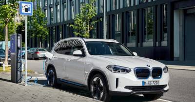 BMW раскрыла серийный электрокроссовер iX3