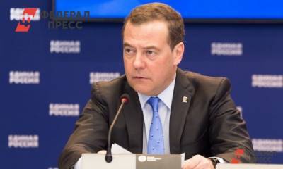 Медведев потребовал не «вешать всех собак» на ВОЗ