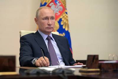 Кремль предложил «не забивать голову» ручкой Путина