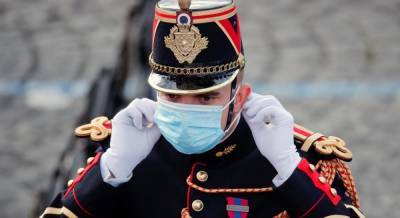 Франция из-за пандемии отказалась от традиционного парада на День взятия Бастилии (фото)