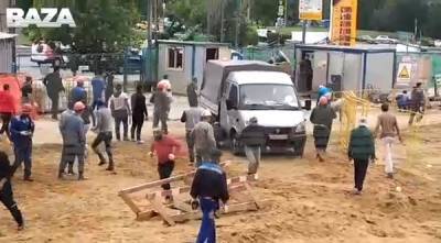 Рабочие на стройке в Северном Чертаново устроили массовую драку