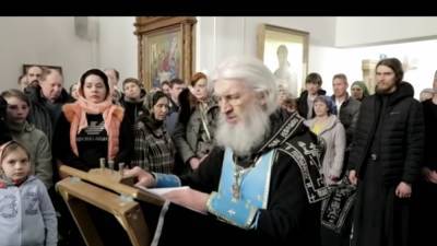 Шестеро священников в бунтующем монастыре на Урале запрещены в служении
