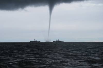 В Крыму над морем заметили торнадо