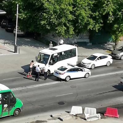 Пьяный тюменец с криками «Россия для п***сов!» перекрыл дорогу в центре города
