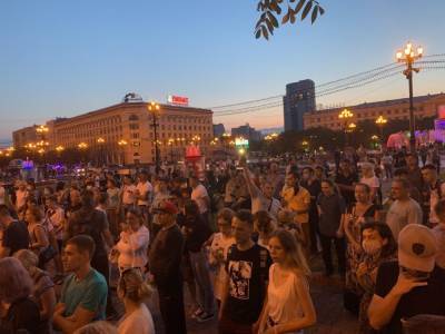 Протестующие в Хабаровске не позволили задержать выкрикнувшего "Путина в отставку"