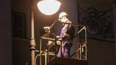 В Петербурге за 3 месяца привели в порядок более 16 тысяч уличных фонарей
