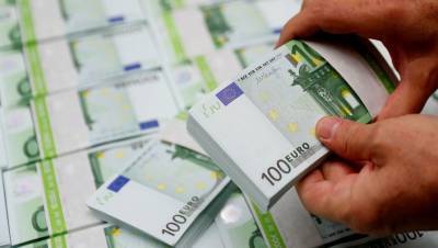 Курс евро превысил 81 рубль впервые с 7 июля