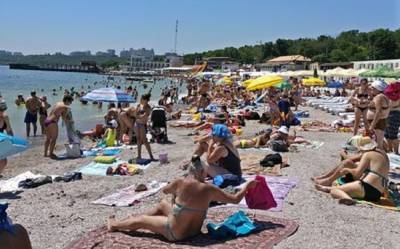 Отдыхающих оставляют без денег на пляже в Одессе: "не успевают отвернуться"