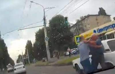 Стала известна причина жестокой драки на дороге в Воронеже