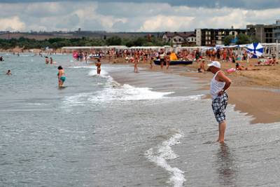 Отдыхающим в Анапе россиянам запретили купаться в море