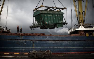 Грязный уголь отдать Латвии, а в РФ заняться зерном: изменения в портах на Балтике