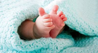 Во Франции впервые ребенок заразился коронавирусом в утробе матери