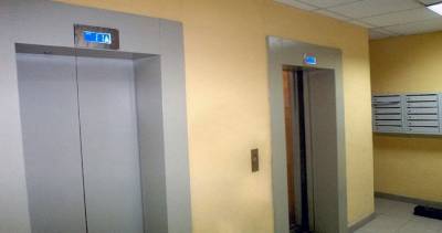В Душанбе лифты советских образцов постепенно заменяют современными